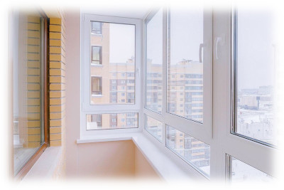 Балконные остекления и двери в Хабаровске